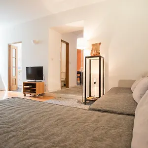 feels-like-home-castelo-cozy-flat.hotels-lisbon-portugal.com/